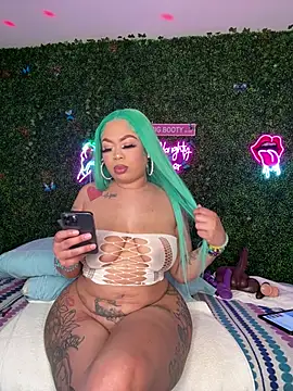 Snapshot of ThickAssRena chatting on 13, 2, 2026 ThickAssRena online show from 13, 2, 2026