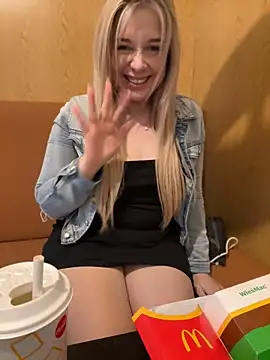 CherryAuroraa online show from 1, 2, 2025