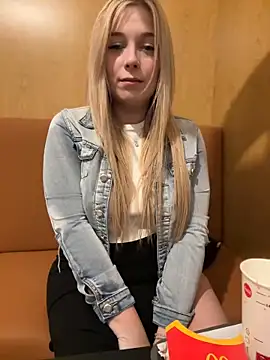 CherryAuroraa online show from 5, 2, 2025