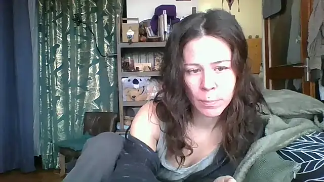 SuzieWanKenobi online show from 11, 12, 2024