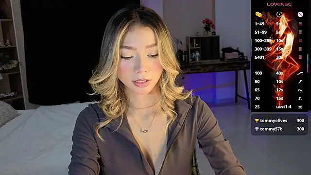 Snapshot of AmelieAxie chatting on 9, 9, 2025 AmelieAxie online show from 9, 9, 2025