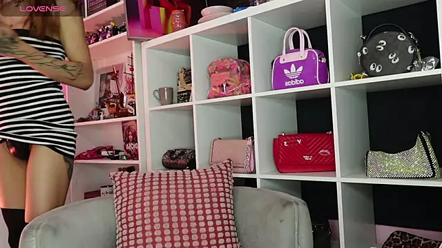 caroline cossei online show from 9, 3, 2025