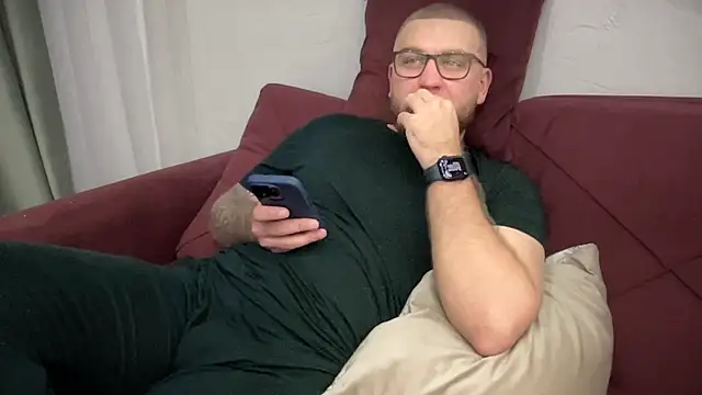 Bear bear  online show from 28, 1, 2025