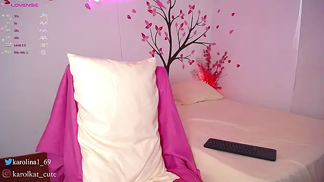 Karolina 1 online show from 12, 2, 2025