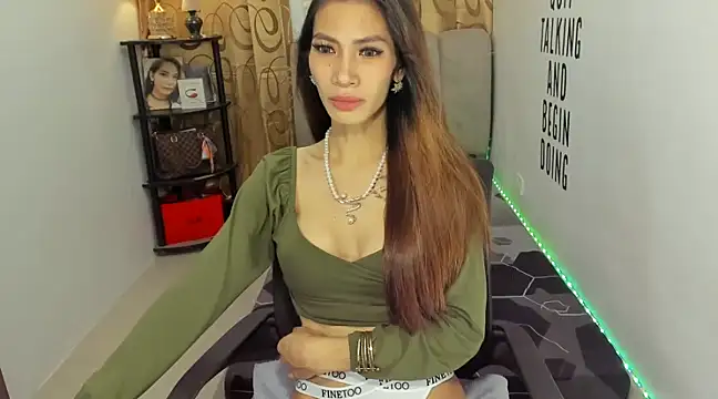 Trixie Mattel21 online show from 9, 12, 2024