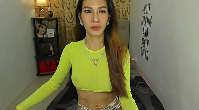 Trixie Mattel21 online show from 14, 12, 2024