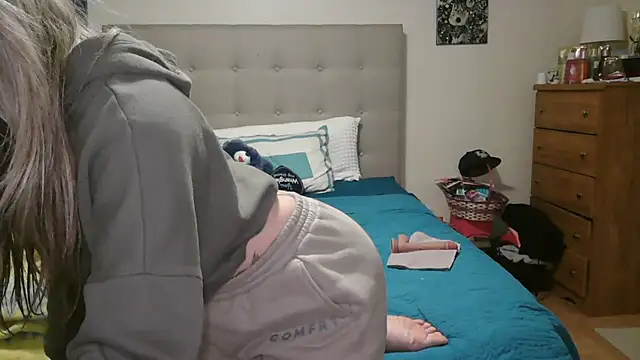 Heyitsmee33 online show from 13, 4, 2026