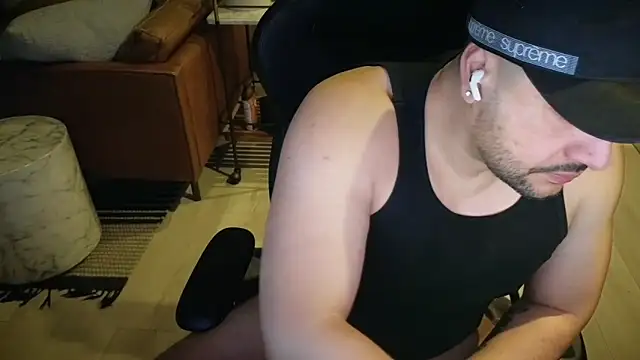 HungandThickLatin online show from 1, 2, 2026