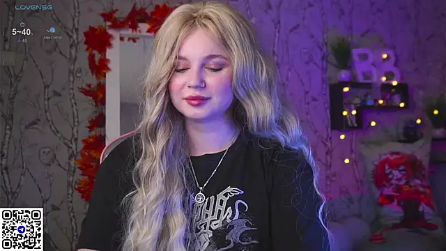 Moon Valkyrie online show from 17, 9, 2025