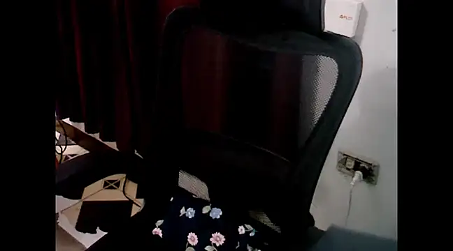 makemefallin online show from 4, 1, 2025