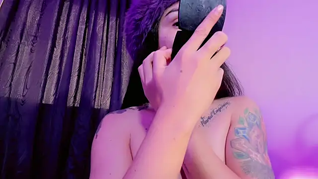 lesly xx online show from 27, 2, 2026