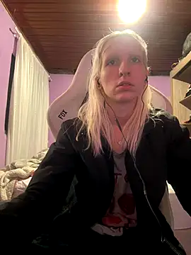 Snapshot of bunnydark00 chatting on 8, 11, 2025 bunnydark00 online show from 8, 11, 2025