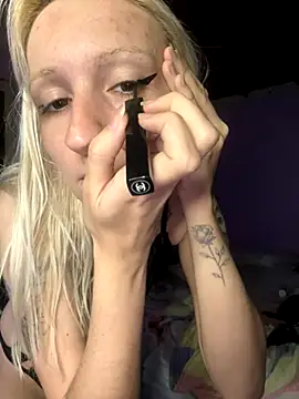 Snapshot of bunnydark00 chatting on 13, 11, 2025 bunnydark00 online show from 13, 11, 2025