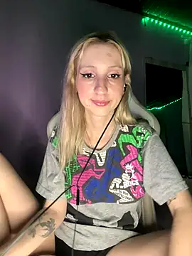 Snapshot of bunnydark00 chatting on 4, 12, 2025 bunnydark00 online show from 4, 12, 2025