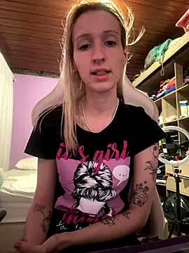 Snapshot of bunnydark00 chatting on 19, 12, 2025 bunnydark00 online show from 19, 12, 2025