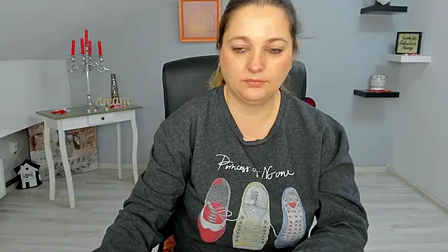 LollaGirl online show from 3, 3, 2025