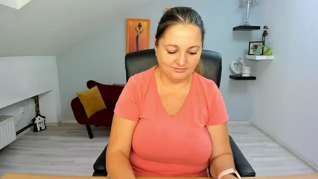 LollaGirl online show from 17, 9, 2025