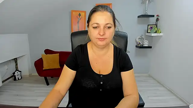 LollaGirl online show from 15, 10, 2025