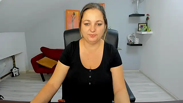 LollaGirl online show from 17, 10, 2025