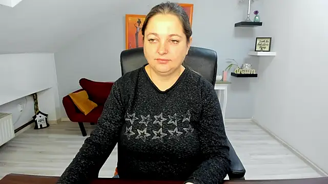 LollaGirl online show from 17, 11, 2025