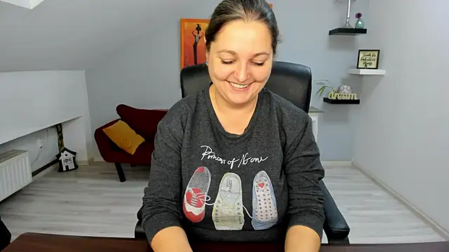 LollaGirl online show from 27, 11, 2025