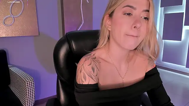 EveBensonX online show from 10, 11, 2025