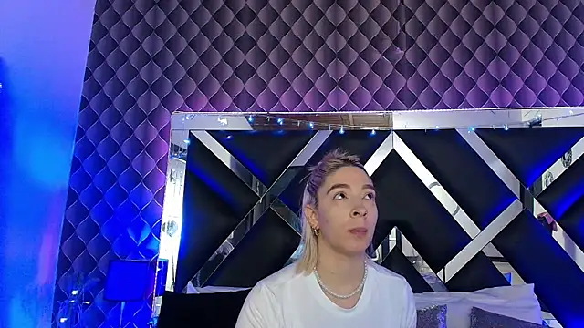 victoriaa lee  online show from 5, 3, 2026