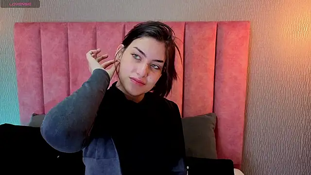 Alexa Thaylor  online show from 16, 12, 2025