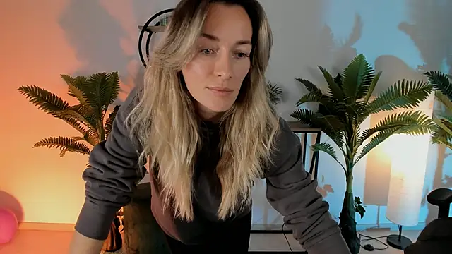 RebeccaMartinez online show from 13, 12, 2024