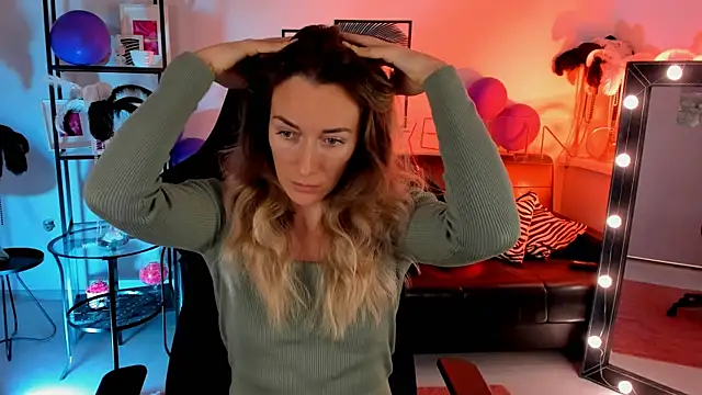 RebeccaMartinez online show from 16, 12, 2024
