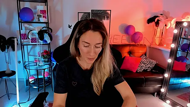 RebeccaMartinez online show from 23, 12, 2024