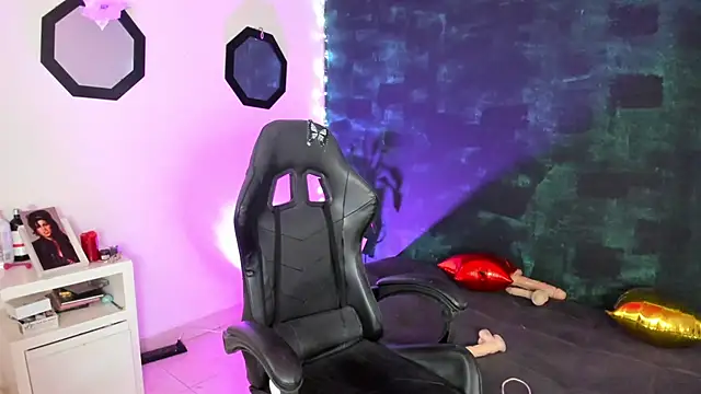 BellaFlaming online show from 20, 1, 2025