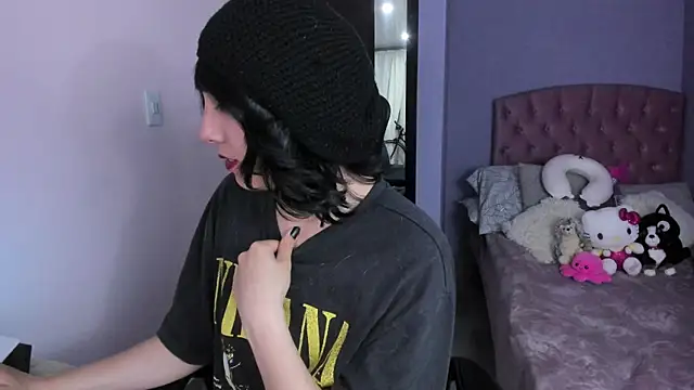 Snapshot of Room312_ chatting on 1, 2, 2025 Room312  online show from 1, 2, 2025