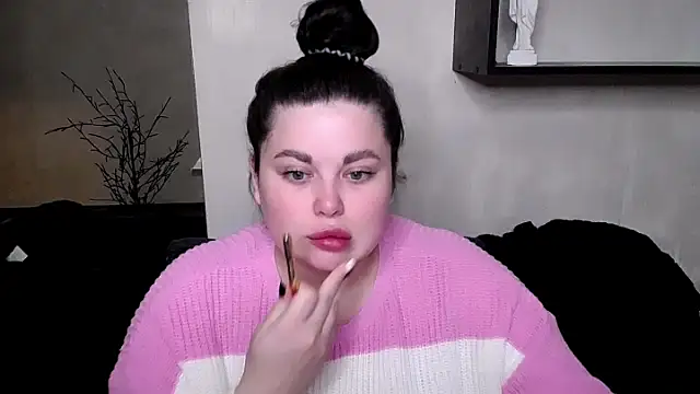 Emily Mo online show from 6, 11, 2025