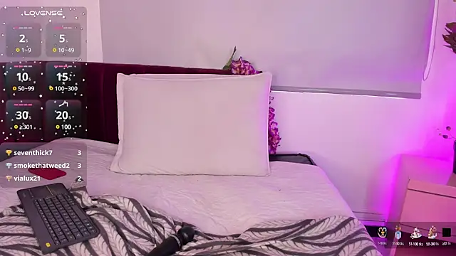 Snapshot of mia_thompsonn_ chatting on 7, 1, 2025 mia thompsonn online show from 7, 1, 2025