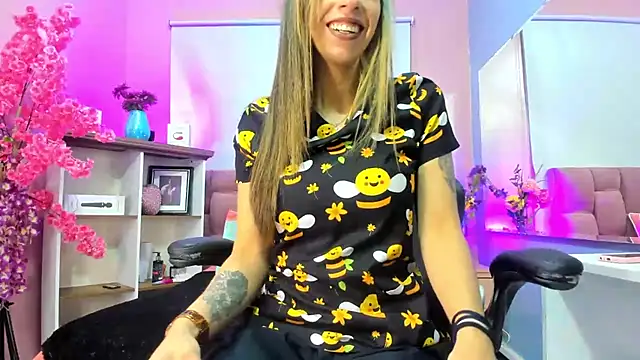 Snapshot of mia_thompsonn_ chatting on 4, 11, 2025 mia thompsonn online show from 4, 11, 2025