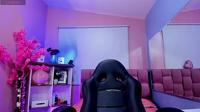 Snapshot of mia_thompsonn_ chatting on 28, 11, 2025 mia thompsonn online show from 28, 11, 2025