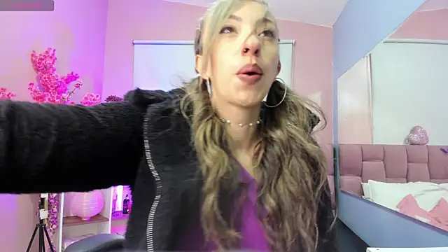 Snapshot of mia_thompsonn_ chatting on 3, 12, 2025 mia thompsonn online show from 3, 12, 2025