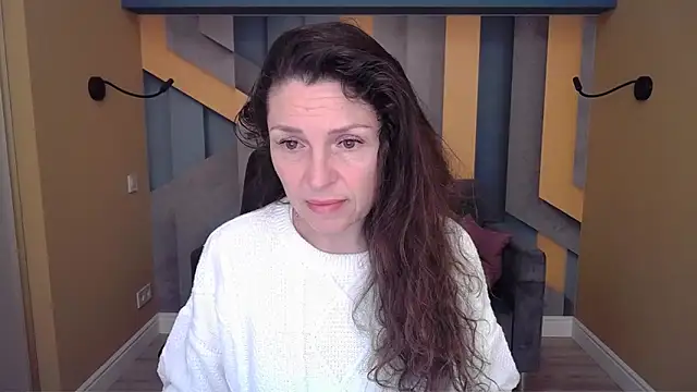 Snapshot of EllaLong chatting on 4, 2, 2026 EllaLong online show from 4, 2, 2026