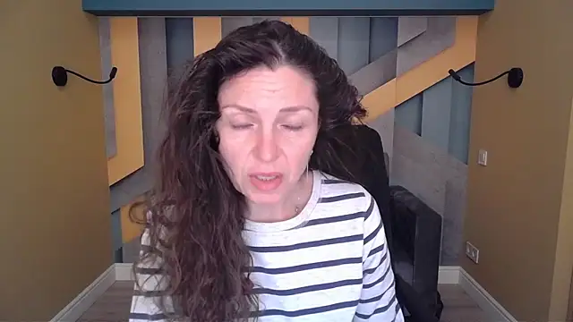 EllaLong online show from 5, 4, 2026