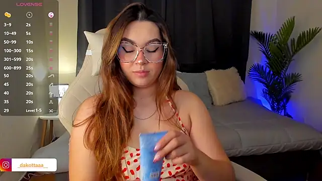 dakottaa  online show from 25, 10, 2025