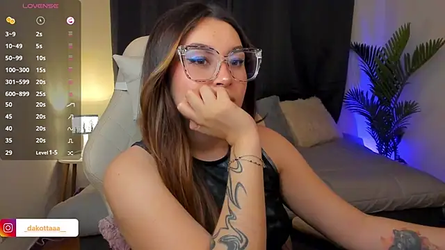 dakottaa  online show from 23, 11, 2025