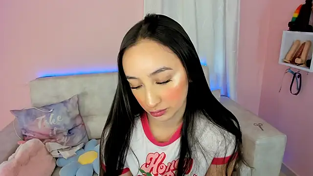 Snapshot of tinysara chatting on 19, 12, 2024 tinysara online show from 19, 12, 2024