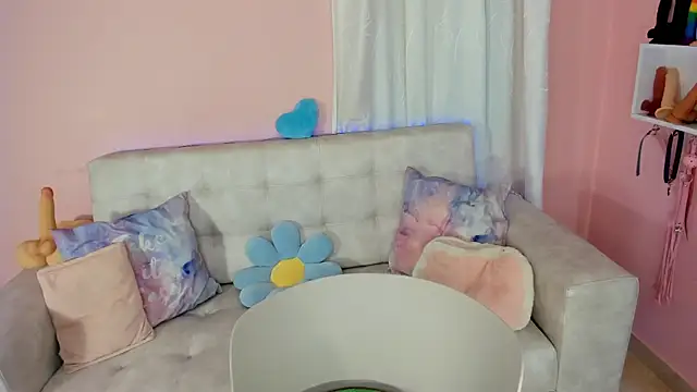 Snapshot of tinysara chatting on 28, 2, 2025 tinysara online show from 28, 2, 2025