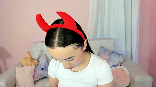 Snapshot of tinysara chatting on 21, 3, 2025 tinysara online show from 21, 3, 2025