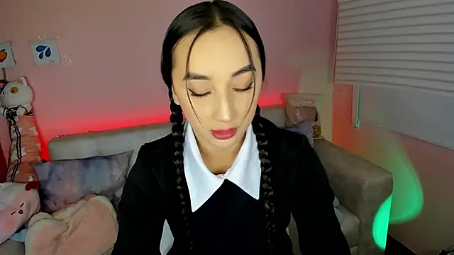 Snapshot of tinysara chatting on 9, 11, 2025 tinysara online show from 9, 11, 2025