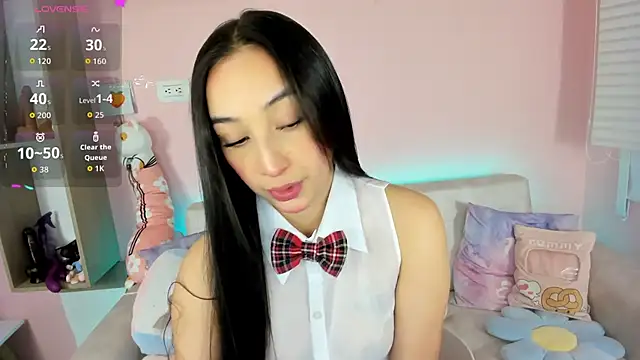 Snapshot of tinysara chatting on 4, 12, 2025 tinysara online show from 4, 12, 2025