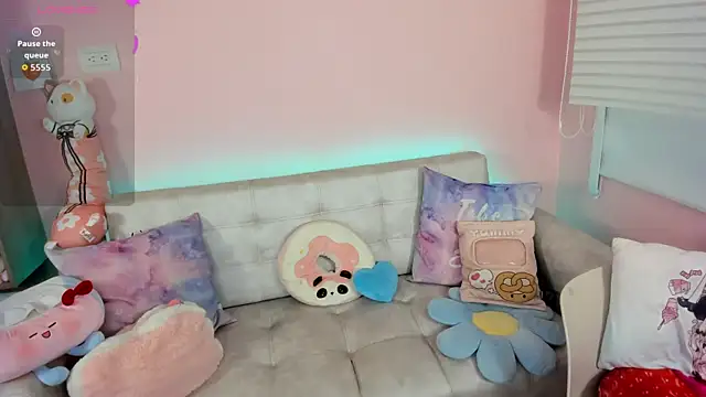 Snapshot of tinysara chatting on 5, 12, 2025 tinysara online show from 5, 12, 2025