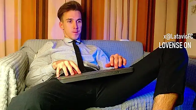 Snapshot of Midnighter_ chatting on 24, 11, 2025 Midnighter online show from 24, 11, 2025