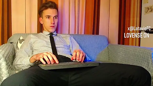 Snapshot of Midnighter_ chatting on 28, 11, 2025 Midnighter online show from 28, 11, 2025